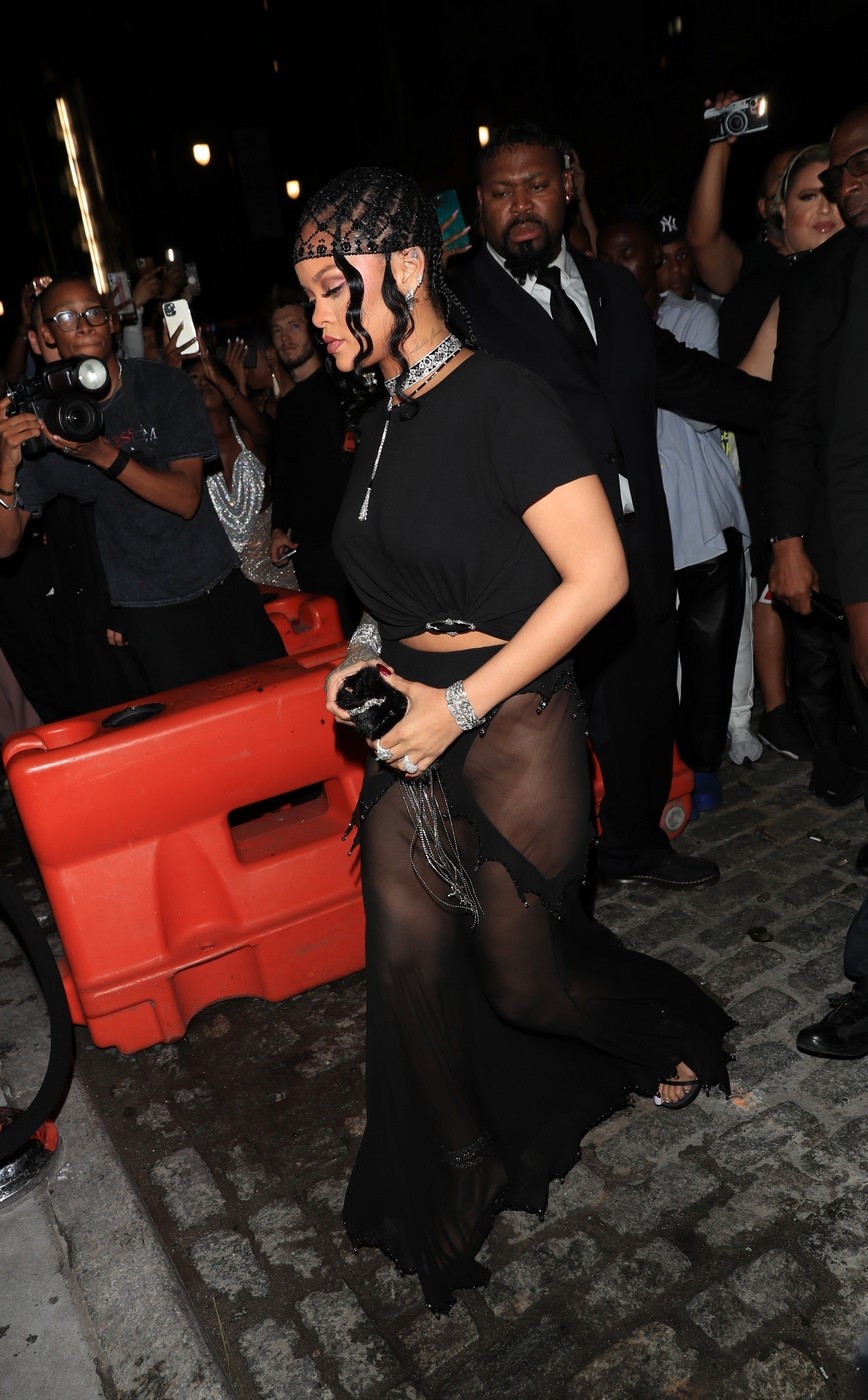 rihanna-showed-off-her-panties-in-a-see-through-skirt-thefappening-cfd-8 rihanna showed off her panties in a see through skirt thefappening cfd 8