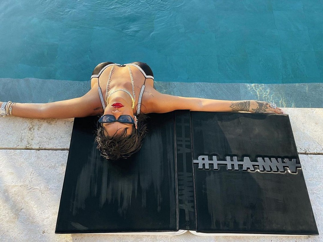 rihanna-topless-for-savage-x-fenty-thefappening-cfd-2 rihanna topless for savage x fenty thefappening cfd 2
