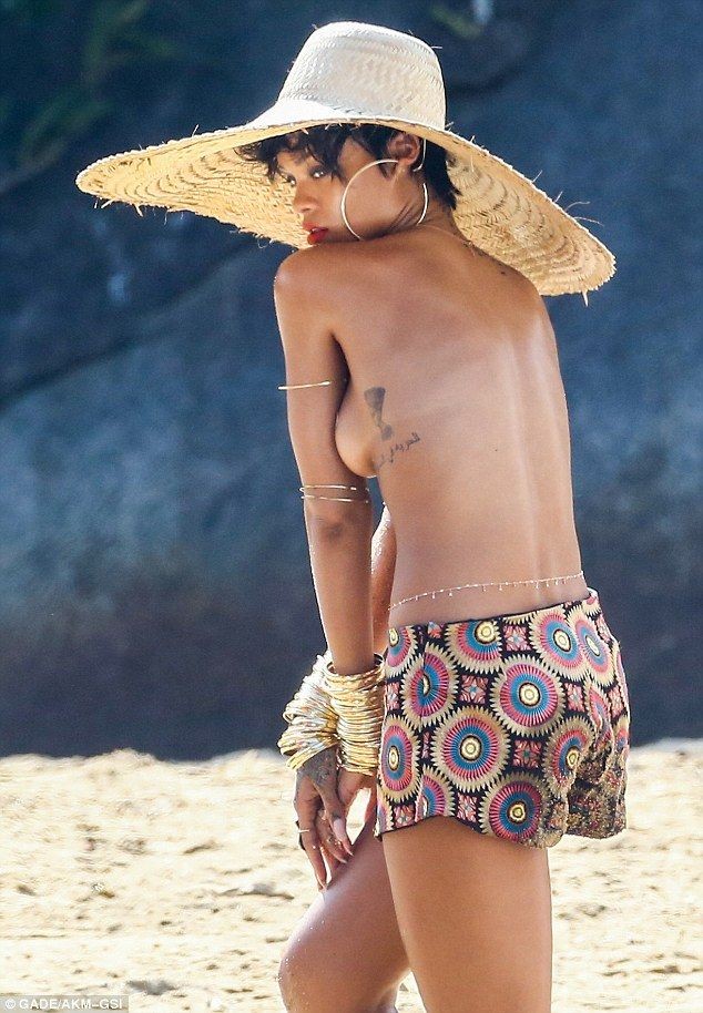 rihanna-topless-sexy-13-1 Rihanna Topless