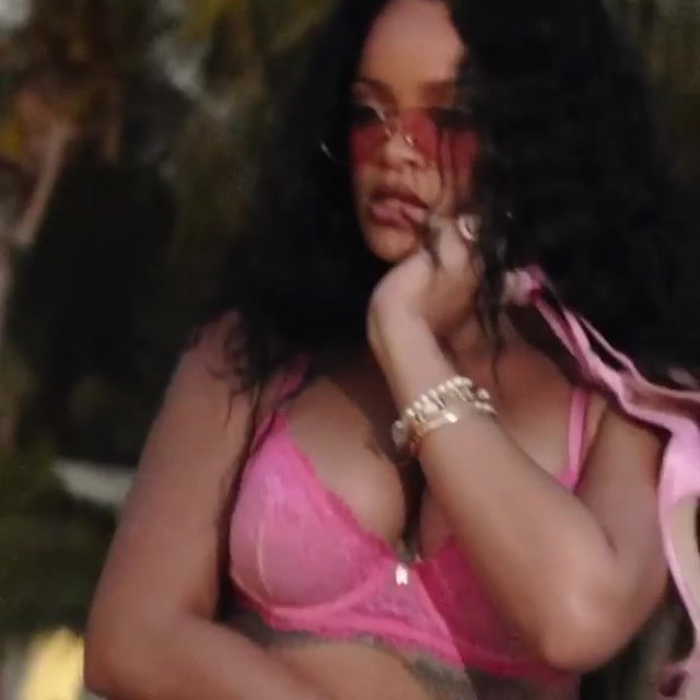 rihanna-vs-plus-size-girl-in-savage-x-fenty-thefappening-pro-5 rihanna vs plus size girl in savage x fenty thefappening pro 5