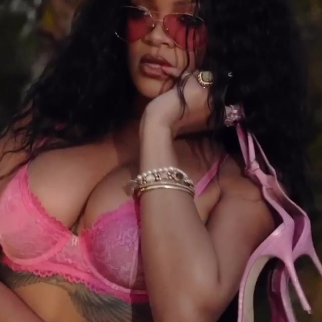rihanna-vs-plus-size-girl-in-savage-x-fenty-thefappening-pro-7 rihanna vs plus size girl in savage x fenty thefappening pro 7