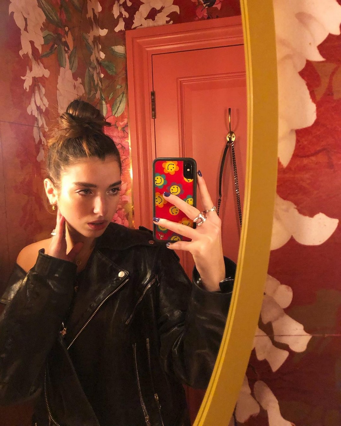 rina-lipa-selfie-with-heterochromia-thefappening-cfd-18 rina lipa selfie with heterochromia thefappening cfd 18