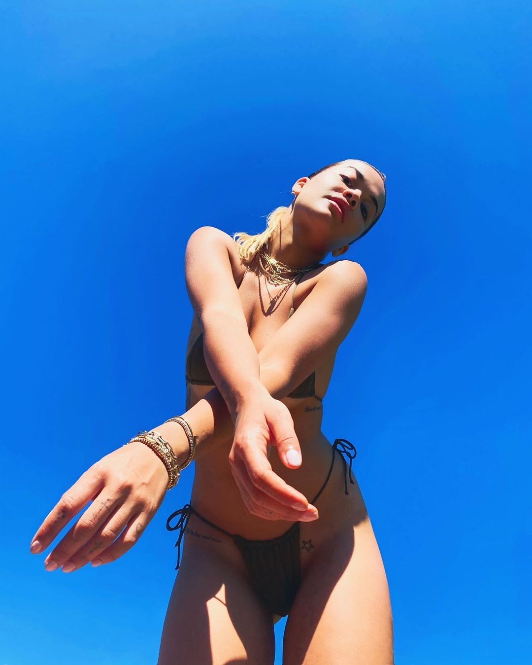 rita-ora-and-her-tiny-bikini-for-a-perfect-tan-thefappening-pro-4 rita ora and her tiny bikini for a perfect tan thefappening pro 4