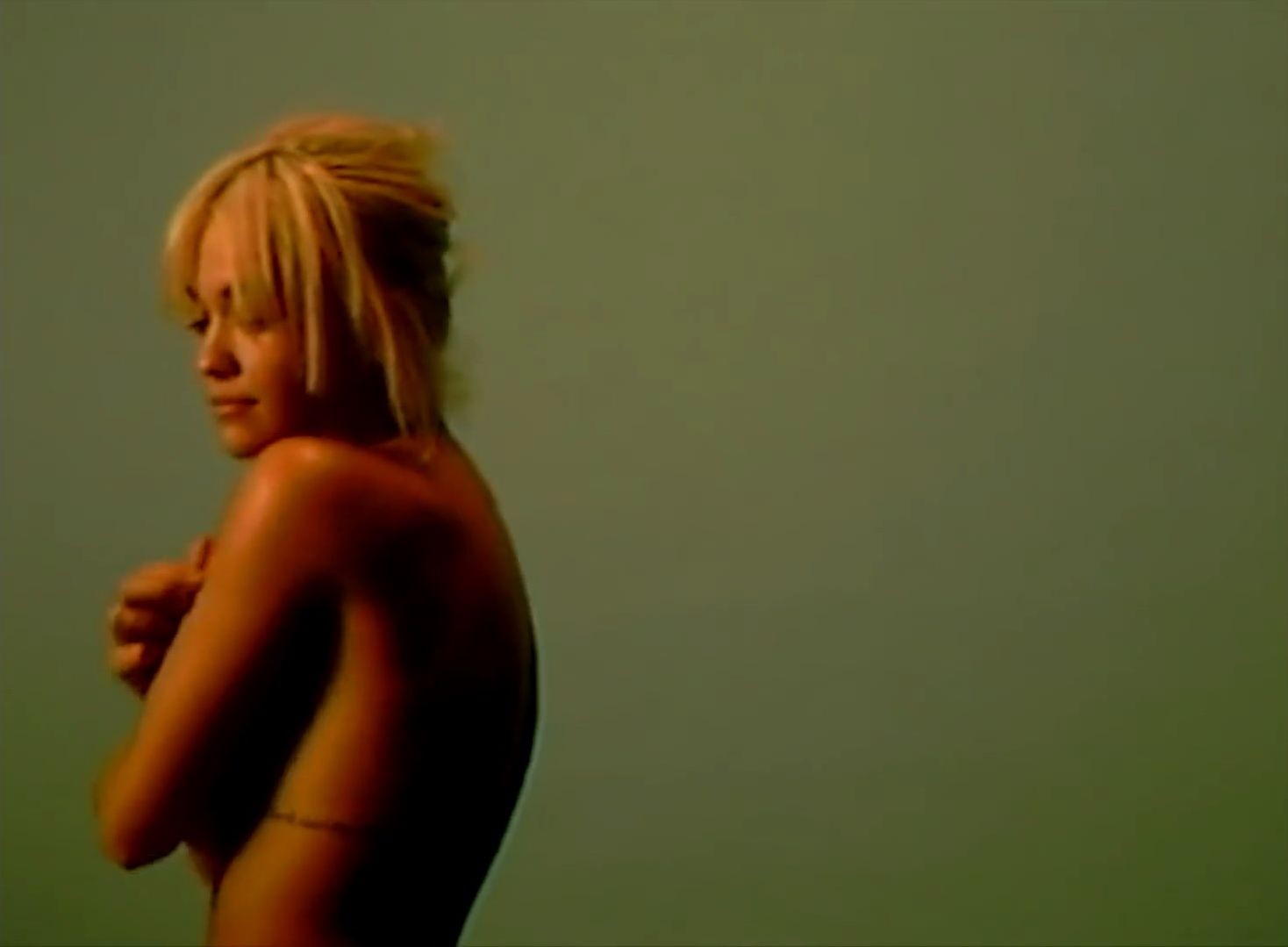 rita-ora-nude-topless-26 rita ora nude topless 26