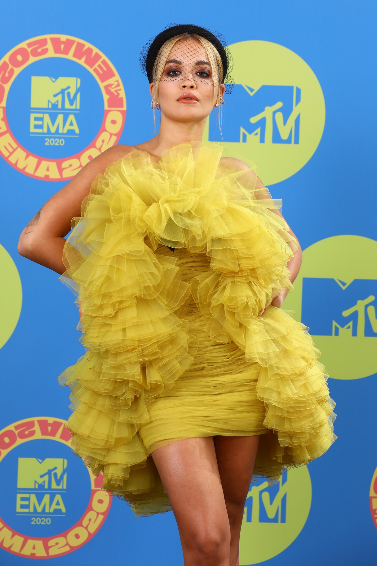 rita-ora-sexy-in-yellow-dress-at-mtv-emas-2020-thefappening-cfd-4 rita ora sexy in yellow dress at mtv emas 2020 thefappening cfd 4