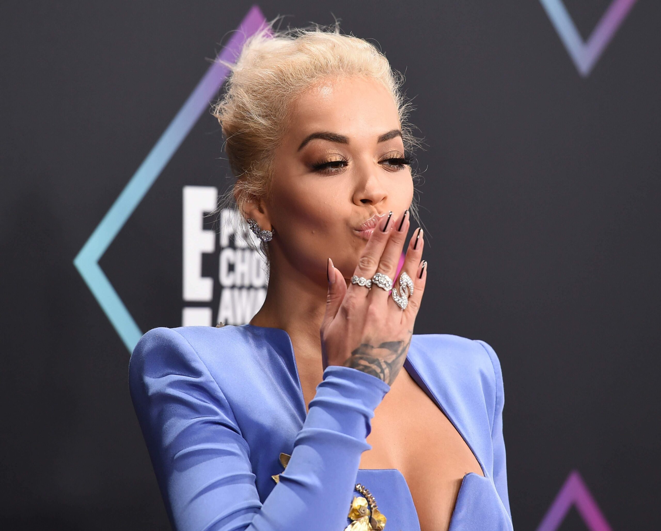 rita-ora-sexy-peoples-choice-awards-2018-5 rita ora sexy peoples choice awards 2018 5 scaled