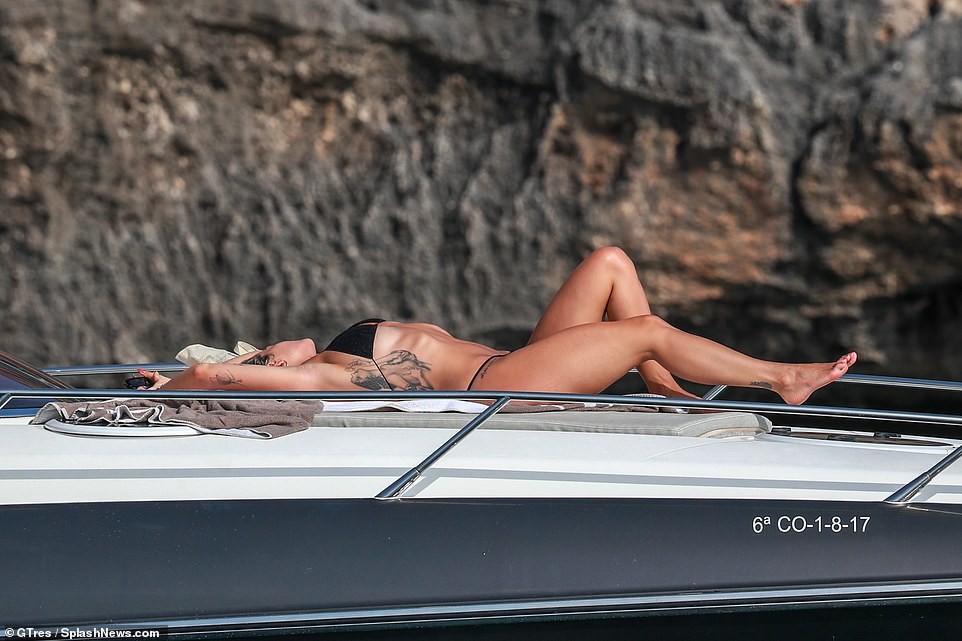 rita-ora-sexy-thefappening-cfd-20 rita ora sexy thefappening cfd 20