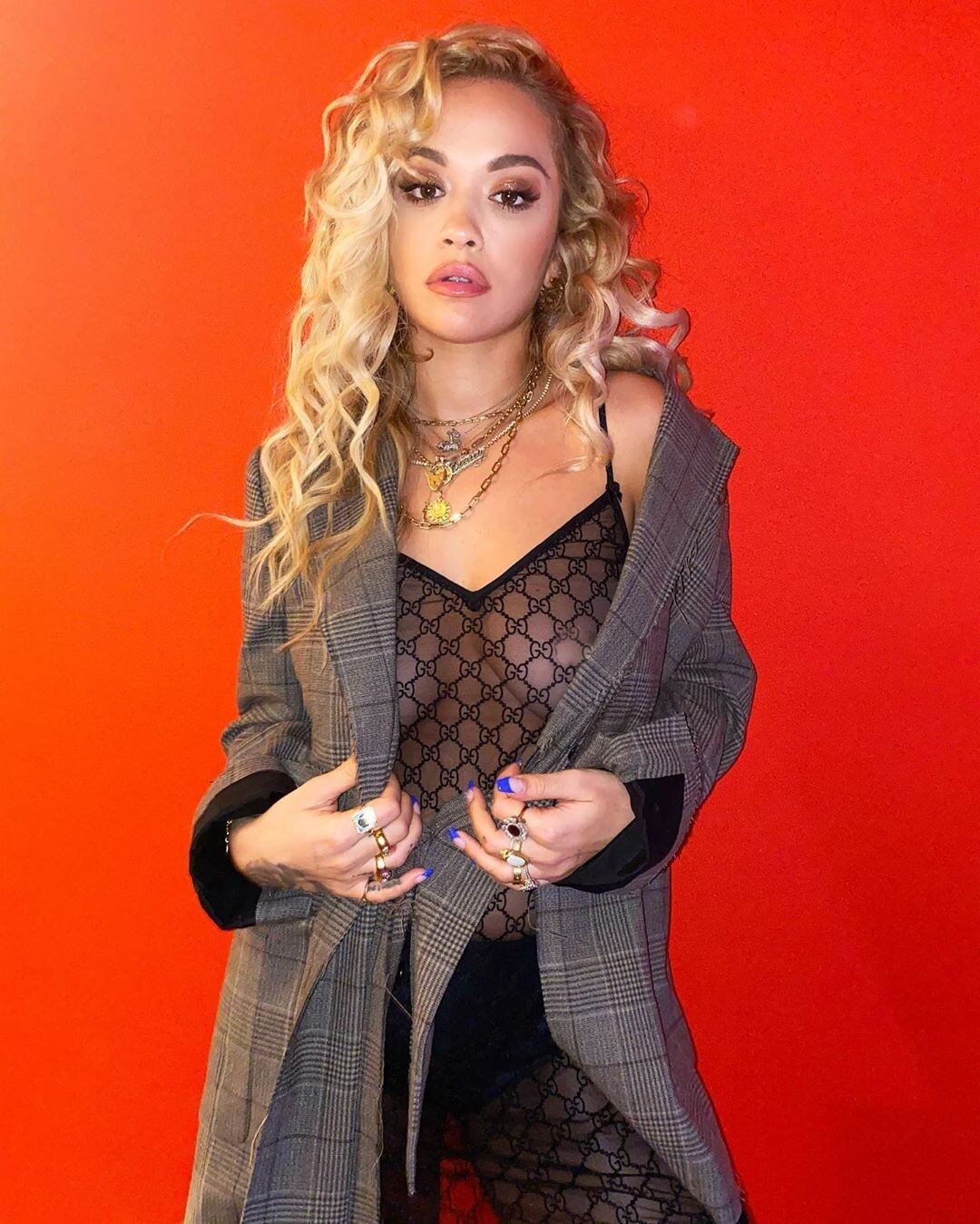 rita-ora-showed-her-tits-without-a-bra-in-the-recording-studio-thefappeningpro-2 rita ora showed her tits without a bra in the recording studio thefappeningpro 2