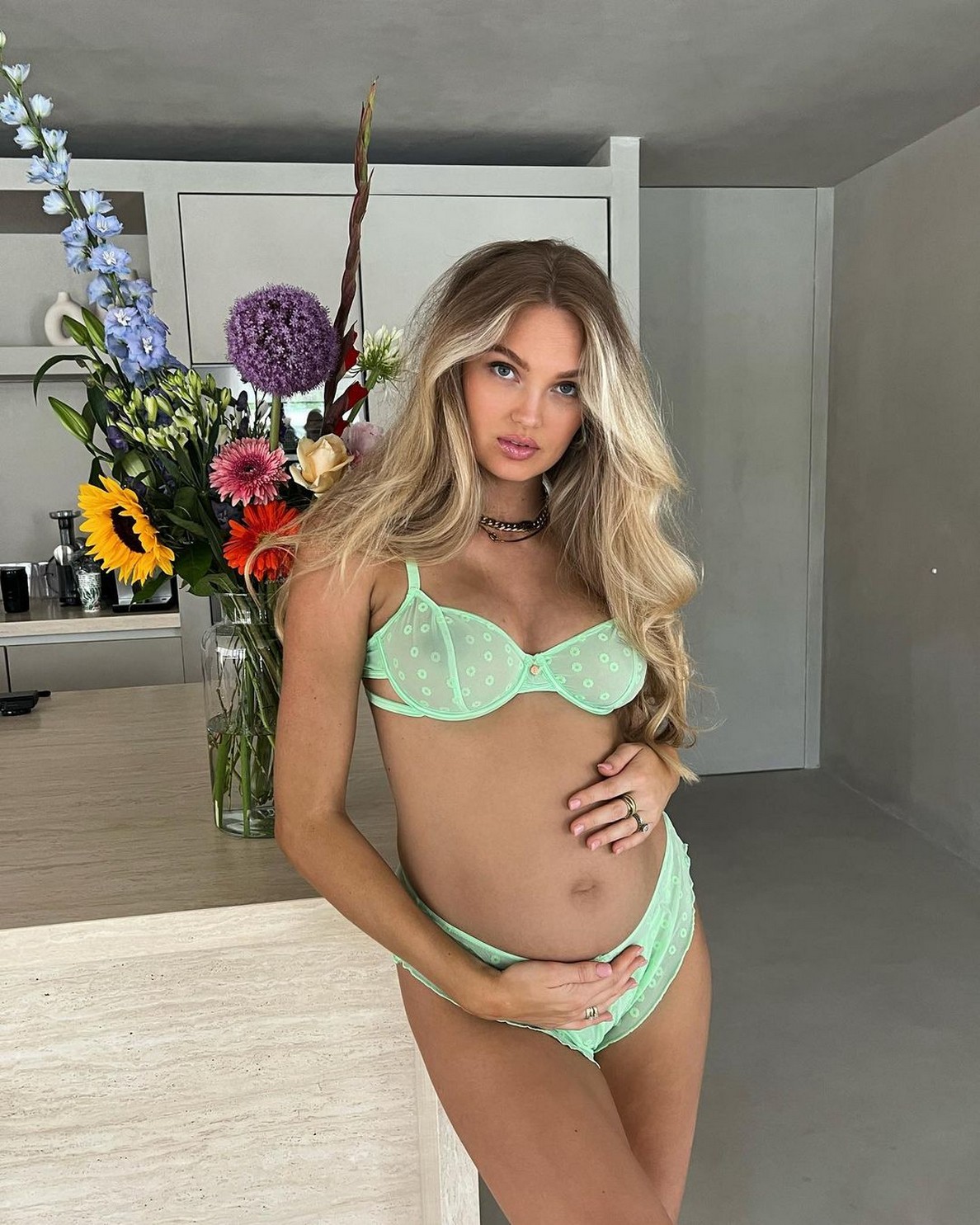 romee-strijd-pregnant-thefappening-cfd-3-1 Romee Strijd Preggo In Lengerie