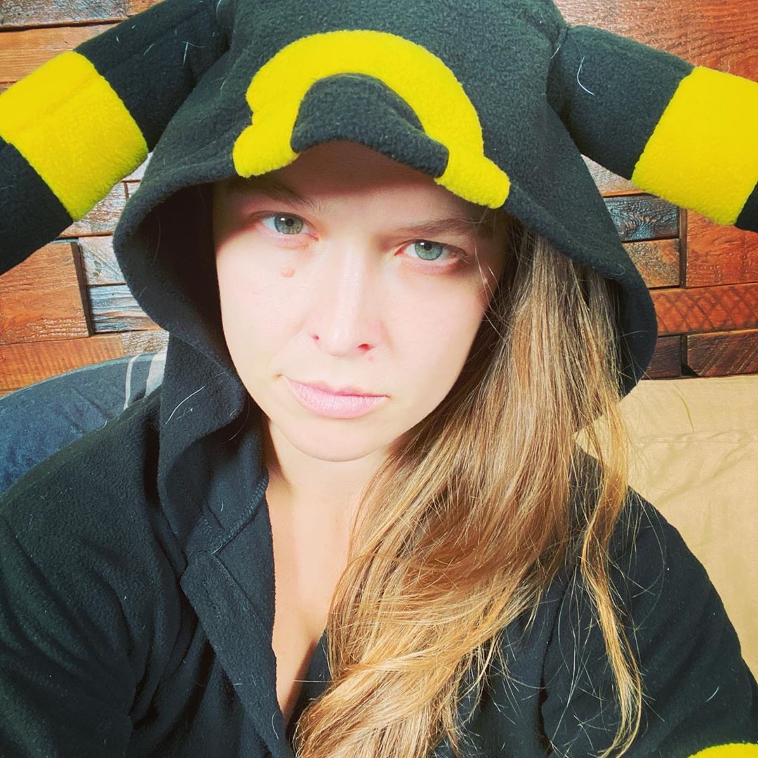 ronda-rousey-sexy-pokemon-gamer-thefappening-cfd-15 Ronda Rousey Pokemon Go Gamer