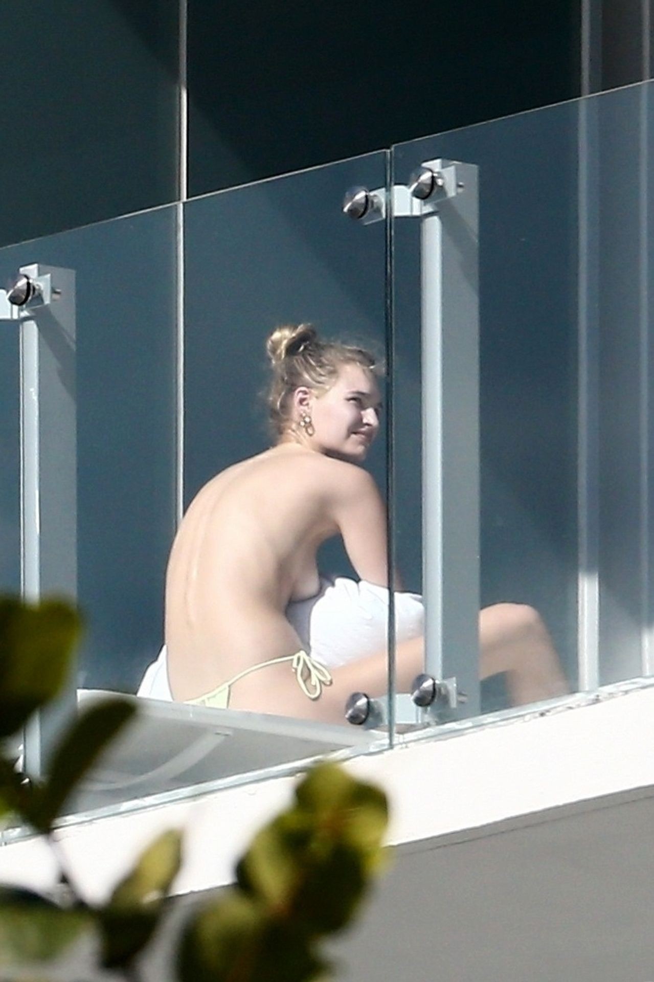 roosmarijn-de-kok-topless-sexy-thefappening-pro-14 Roosmarijn De Kok Topless Sunbathing On Her Balcony