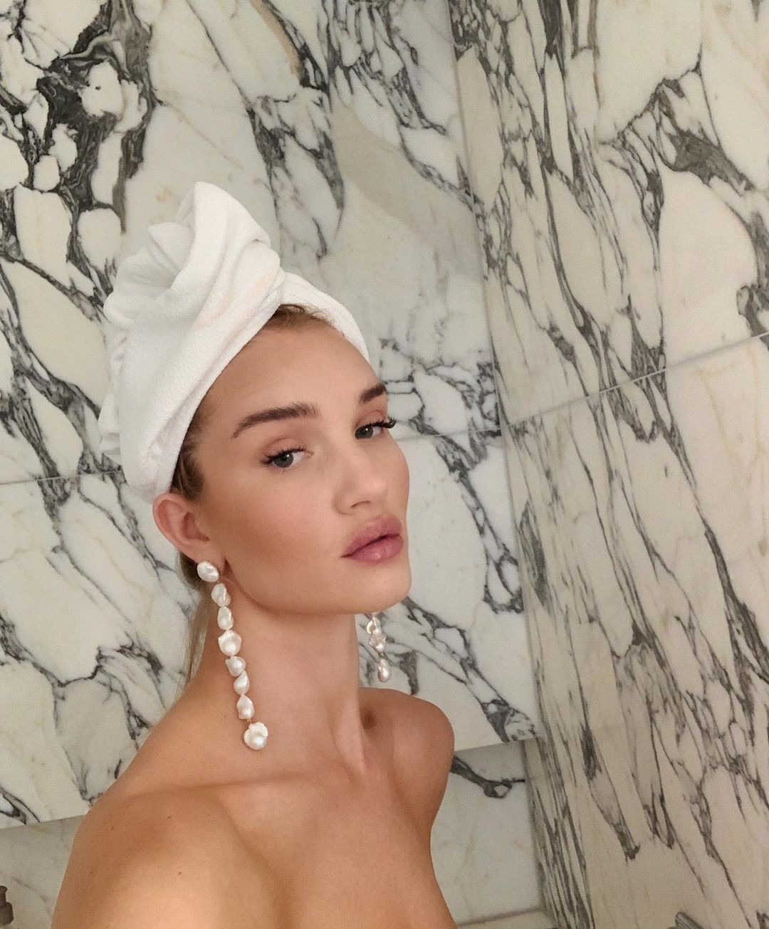 rosie-huntington-whiteley-sexy-8 Rosie Huntington-Whiteley Selfie
