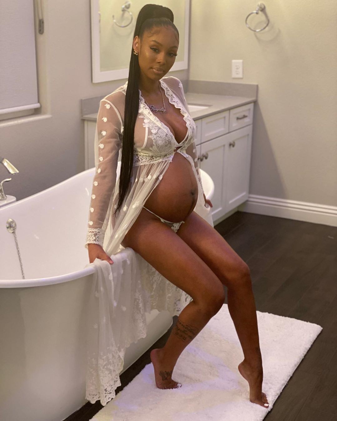 royalty-johnson-sexy-pregnant-thefappening-pro-2 Royalty Johnson Sexy