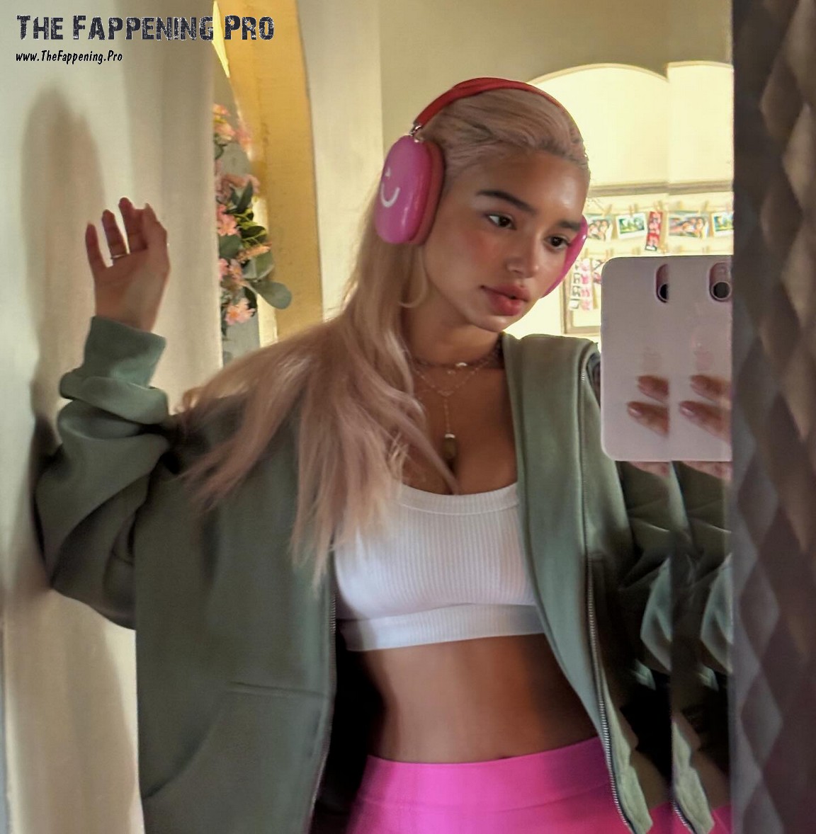 sab-zada-sexy-thefappening-cfd-6 Sabrina Zada Selfie