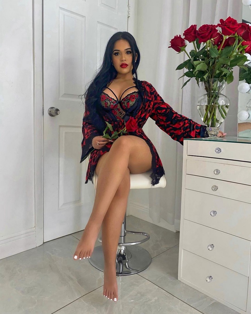 sadey-ali-sweet-barefoot-thefappening-cfd-7 Sadey Ali Sexy Legs