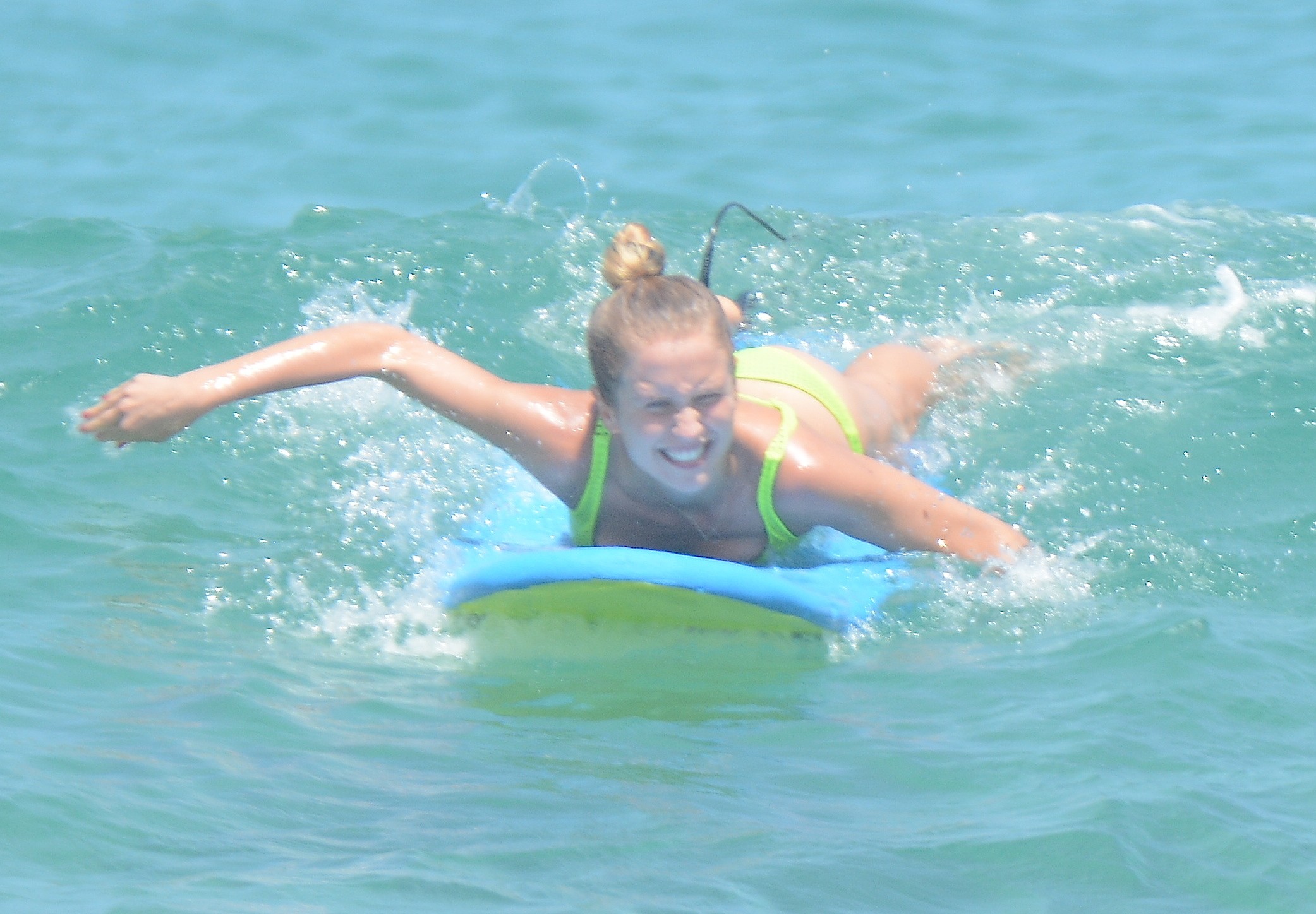 sailor-brinkley-cook-sexy-surfing-41 sailor brinkley cook sexy surfing 41
