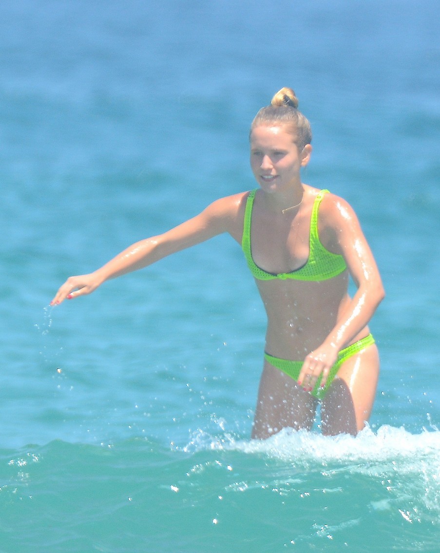 sailor-brinkley-cook-sexy-surfing-97 sailor brinkley cook sexy surfing 97