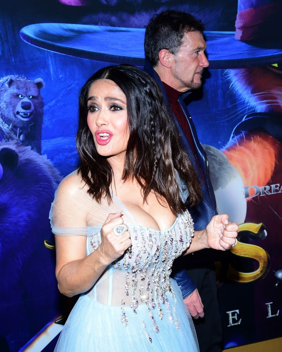 salma-hayek-cleavage-thefappening-cfd-11 Salma Hayek Exposed Her Boobs