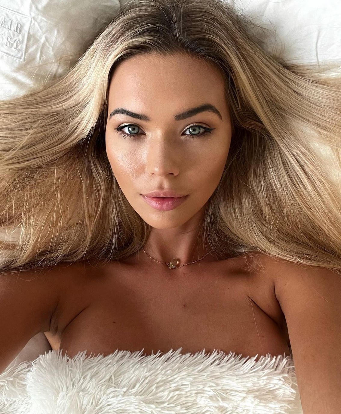 sandra-kubicka-sexy-thefappening-cfd-5 Sandra Kubicka Sexy In Lingerie And Bare Feet