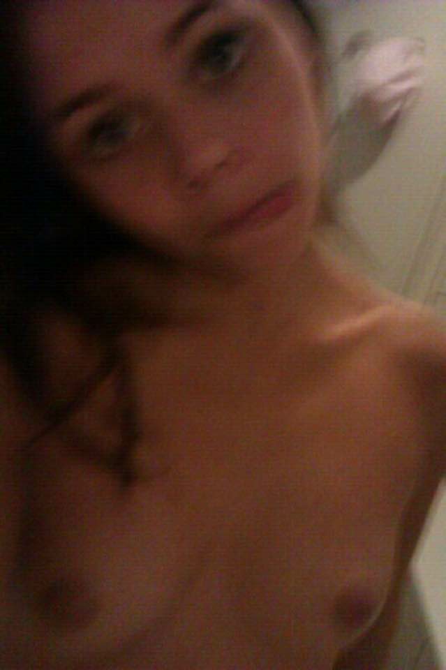 sarah-hyland-nude-thefappening-24 sarah hyland nude thefappening 24