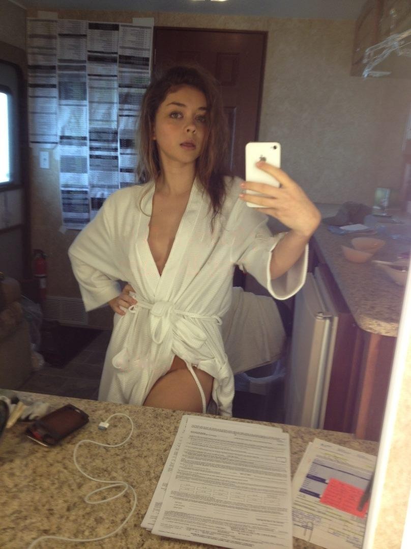 sarah-hyland-nude-thefappening-25 sarah hyland nude thefappening 25