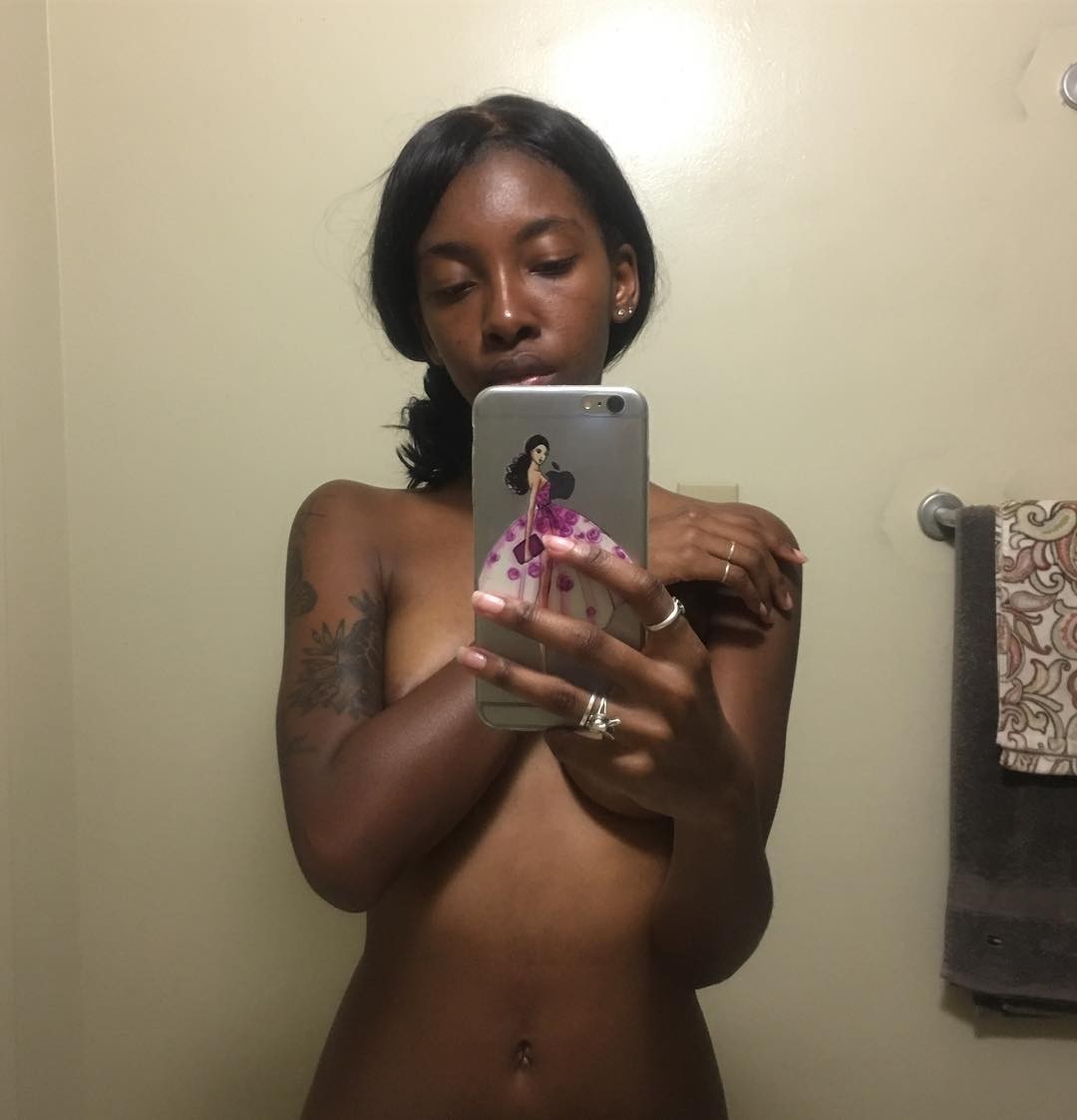 sarissle-nude-selfie-thefappeningpro-2 Sarissle Nude Leaked