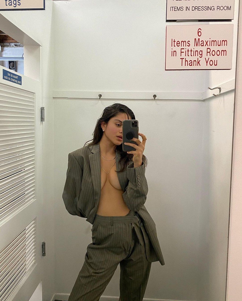 sasha-calle-selfie-thefappening-cfd-2 Sasha Calle Braless Selfie