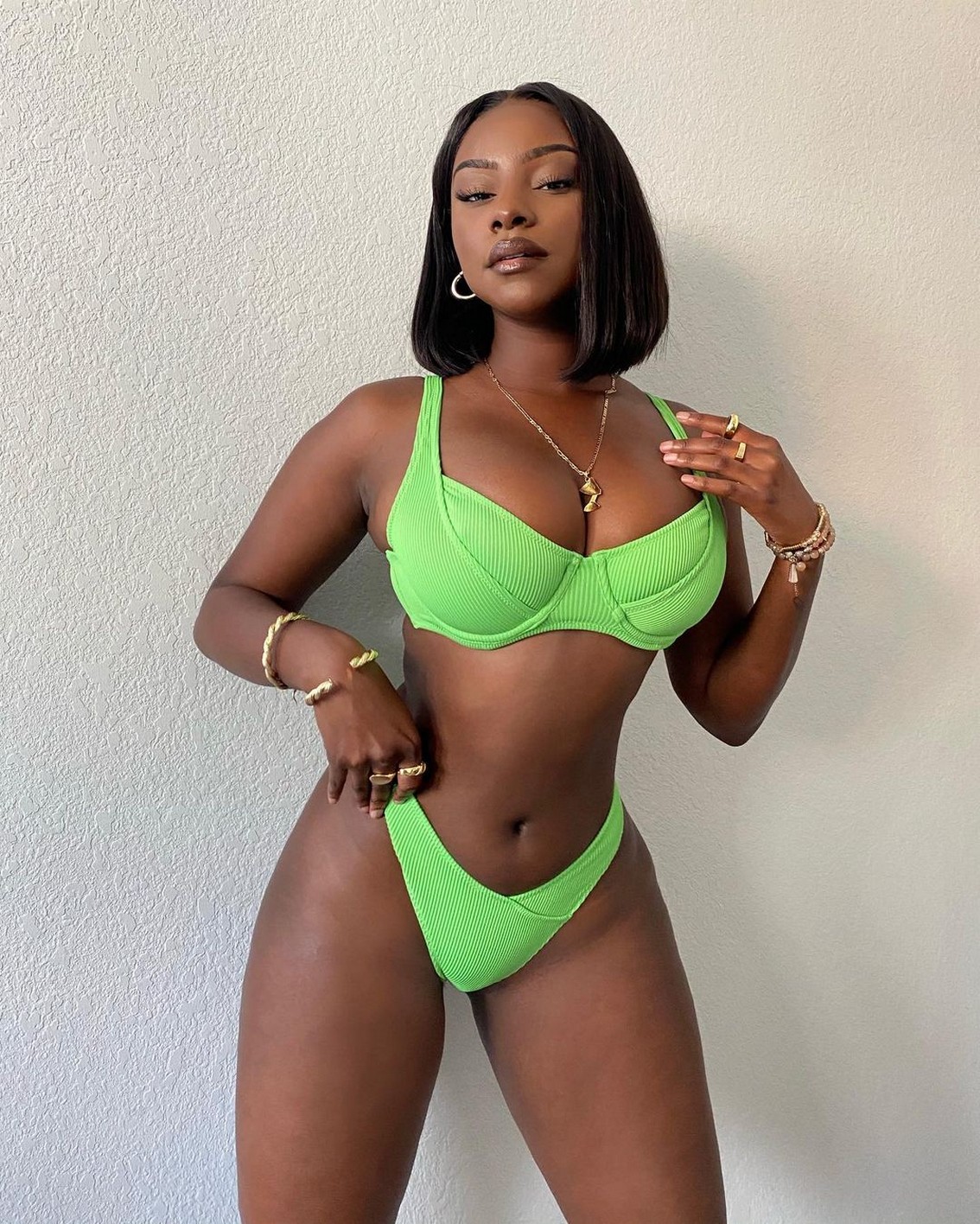savannah-perkins-sexy-thefappening-cfd-17 Savannah Perkins In A Neon Bikini