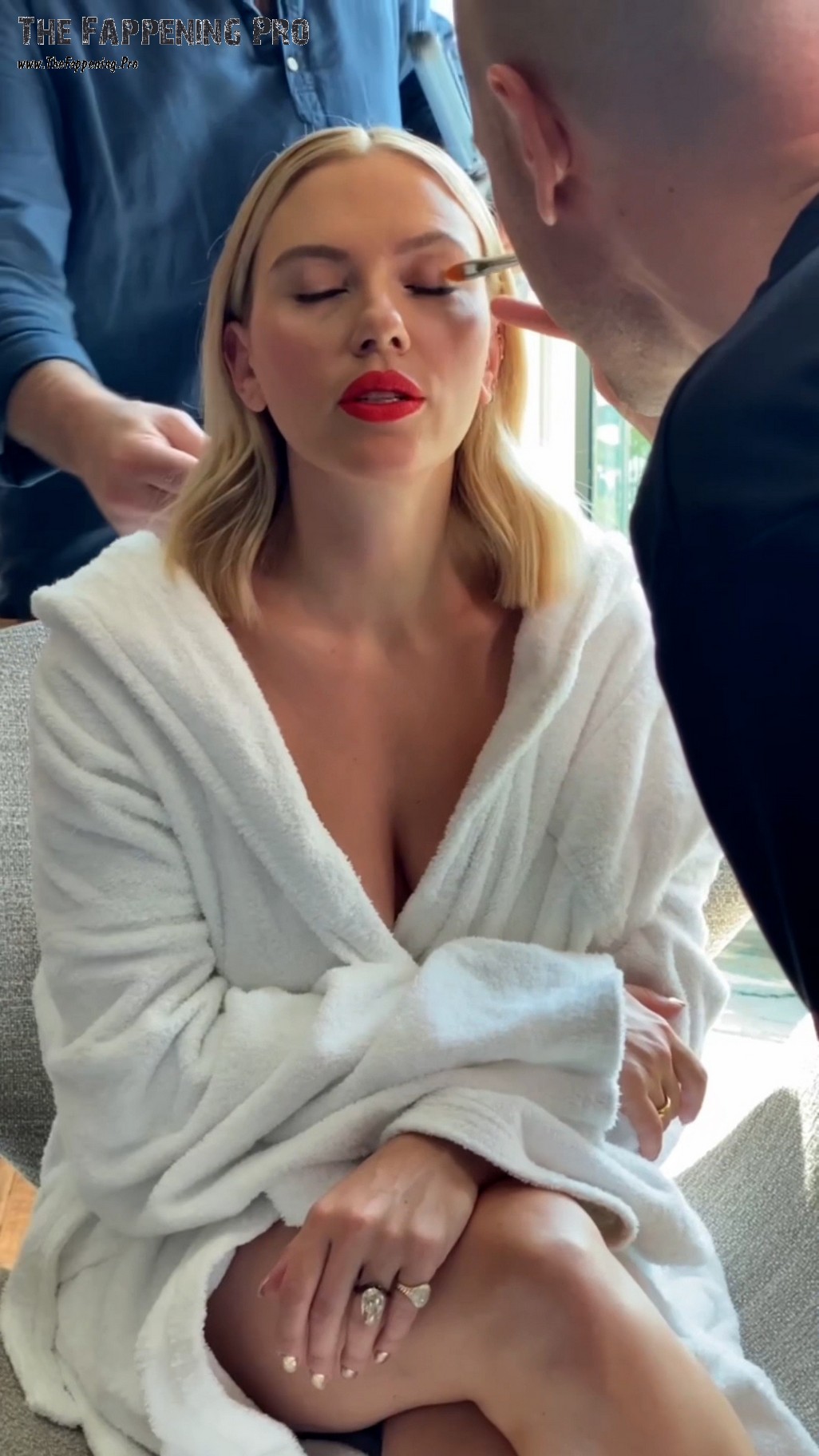 scarlett-johansson-sexy-bts-thefappening-cfd-3 Scarlett Johansson Hot