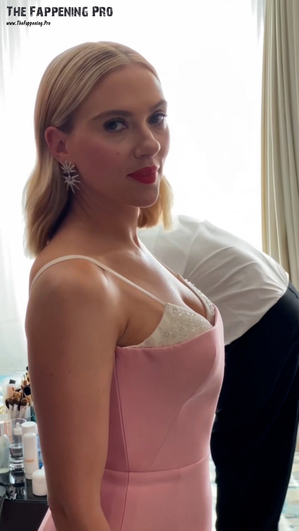 scarlett-johansson-sexy-bts-thefappening-cfd-6 scarlett johansson sexy bts thefappening cfd 6