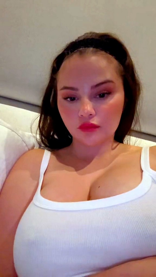 selena-gomez-braless-thefappening-cfd-1 Selena Gomez Tits