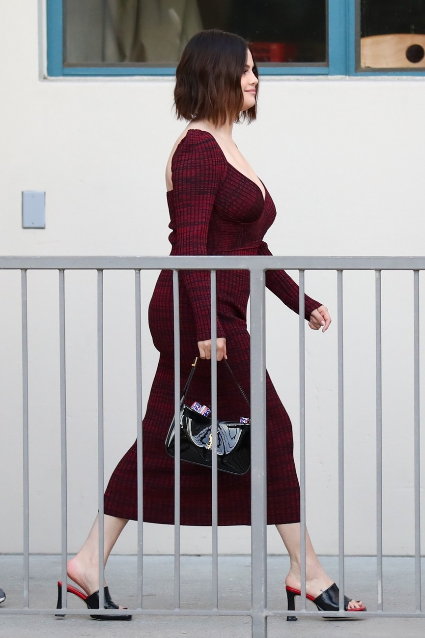 selena-gomez-cleavege-thefappening-cfd-11 Selena Gomez Fat