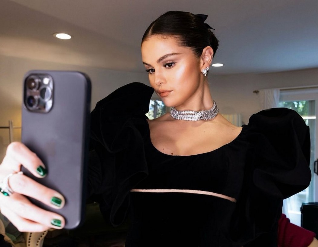 selena-gomez-hot-thefappening-cfd-2-1 Selena Gomez Hot Selfie