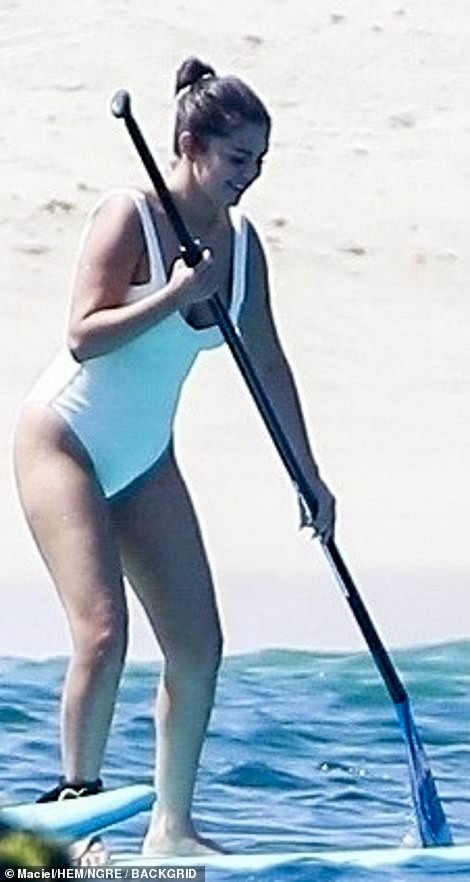 selena-gomez-latina-ass-10 Selena Gomez Hot