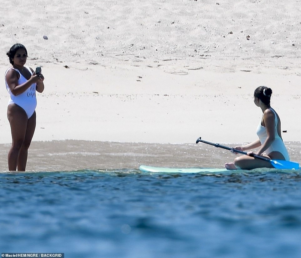 selena-gomez-latina-ass-32 selena gomez latina ass 32