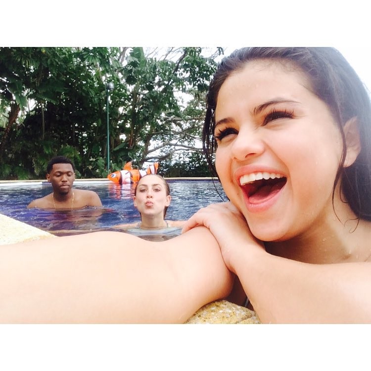 selena-gomez-nude-sexy-11 selena-gomez-nude-sexy-11