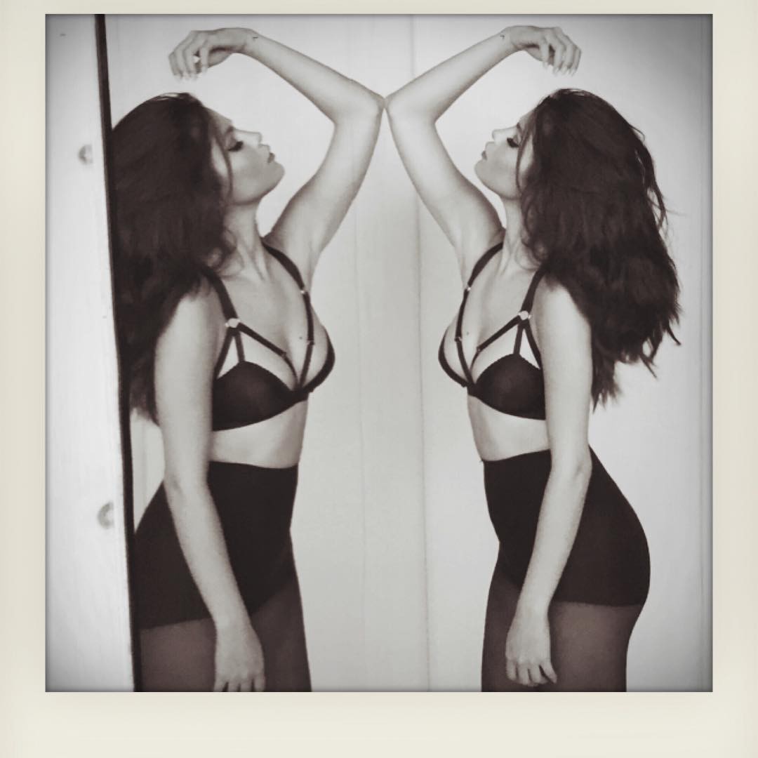 selena-gomez-nude-sexy-7 selena-gomez-nude-sexy-7