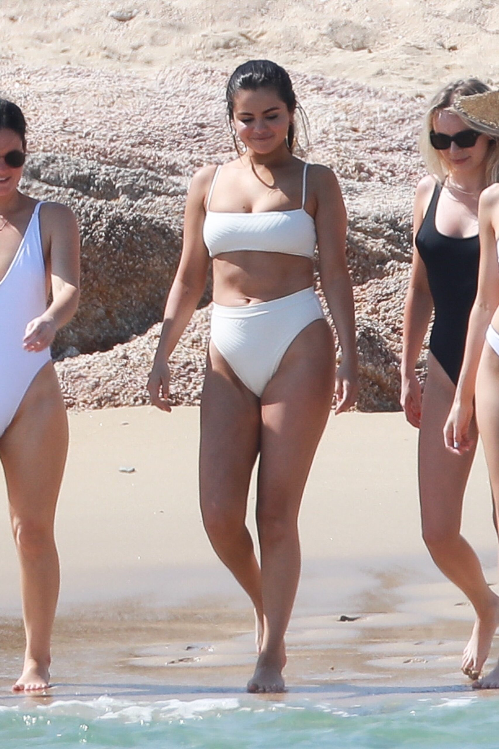 selena-gomez-sexy-bikini-39 selena gomez sexy bikini 39 scaled