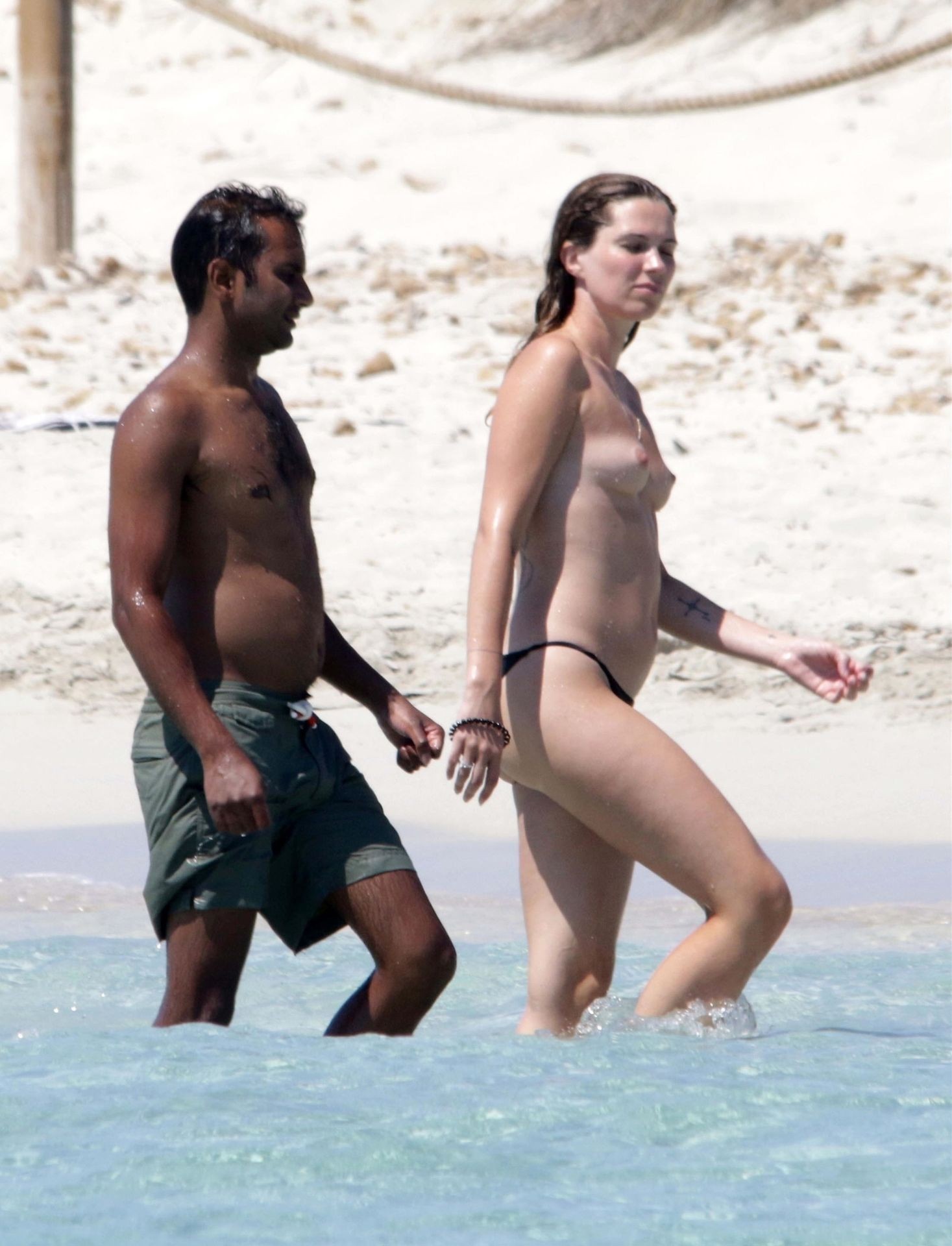 serena-skov-campbell-nude-thefappening-cfd-10 Serena Skov Campbell Topless sunbathing