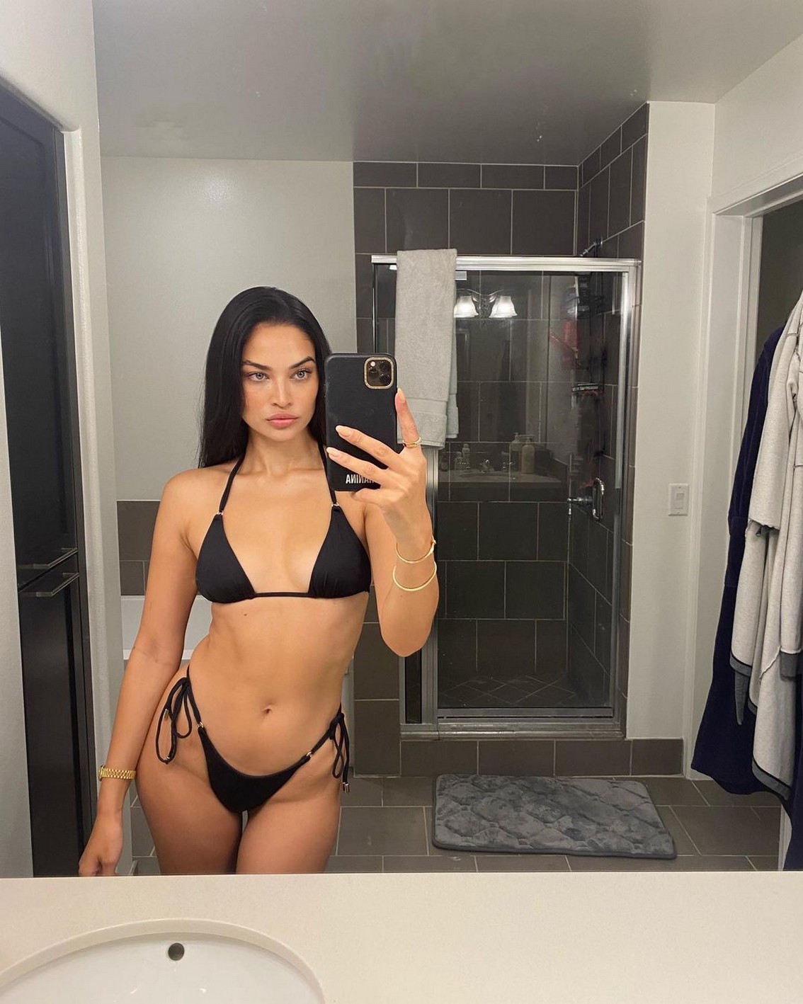 shanina-shaik-bikini-thefappening-cfd-5 Shanina Shaik Hot Selfie