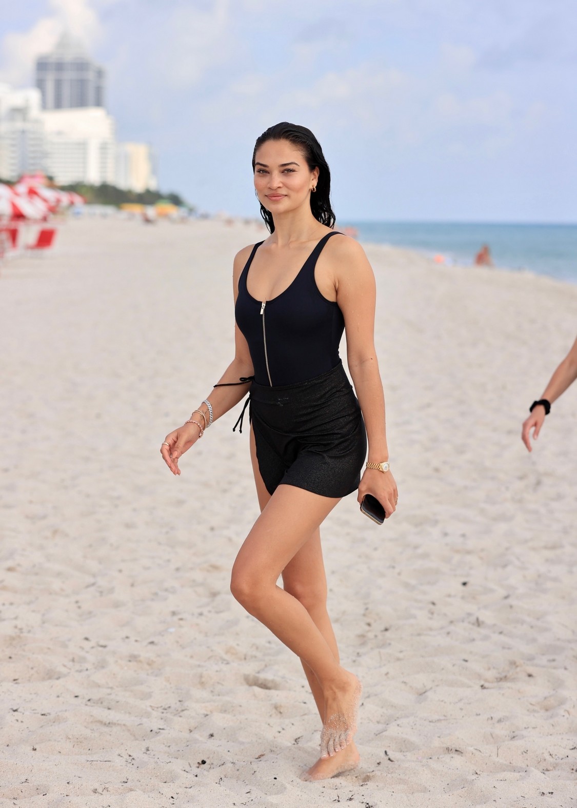 shanina-shaik-bts-barefoot-thefappening-cfd-11 Shanina Shaik Fappening