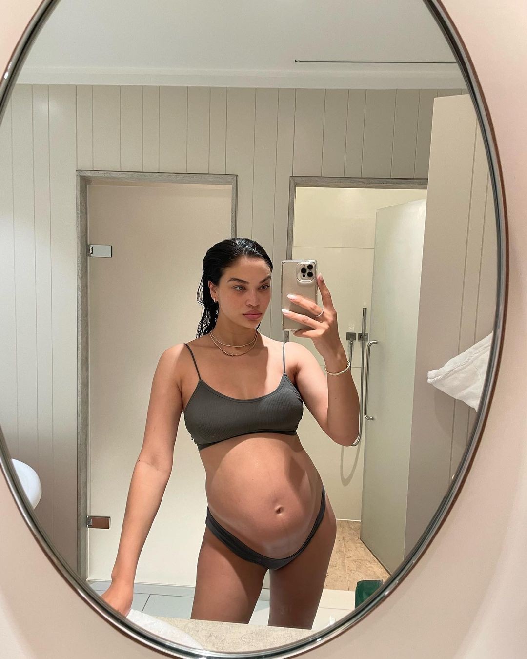 shanina-shaik-hot-pregnant-thefappening-cfd-1 Shanina Shaik Preggo Selfie