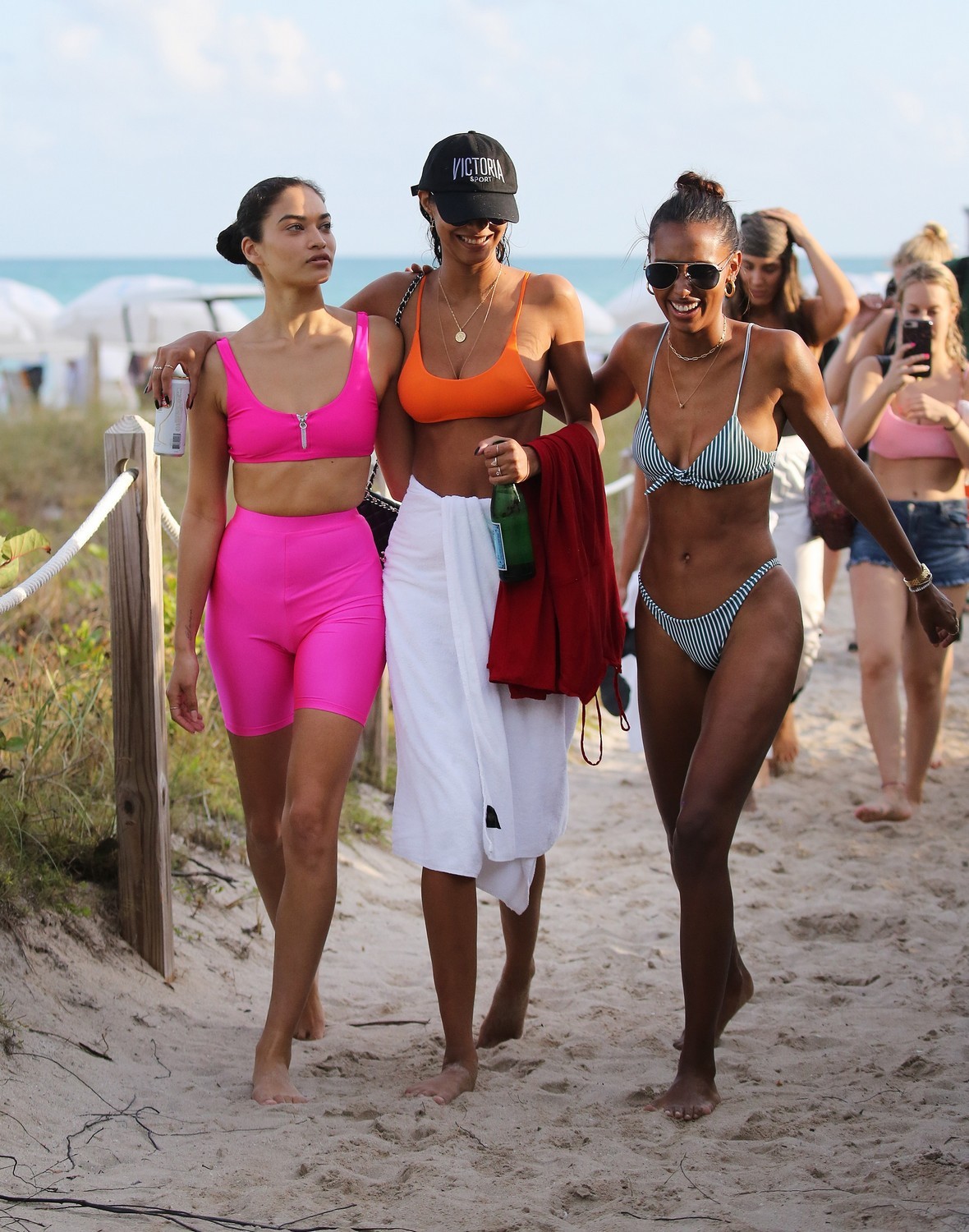 shanina-shaik-jasmine-tookes-lais-ribeiro-sexy-14 shanina shaik jasmine tookes lais ribeiro sexy 14