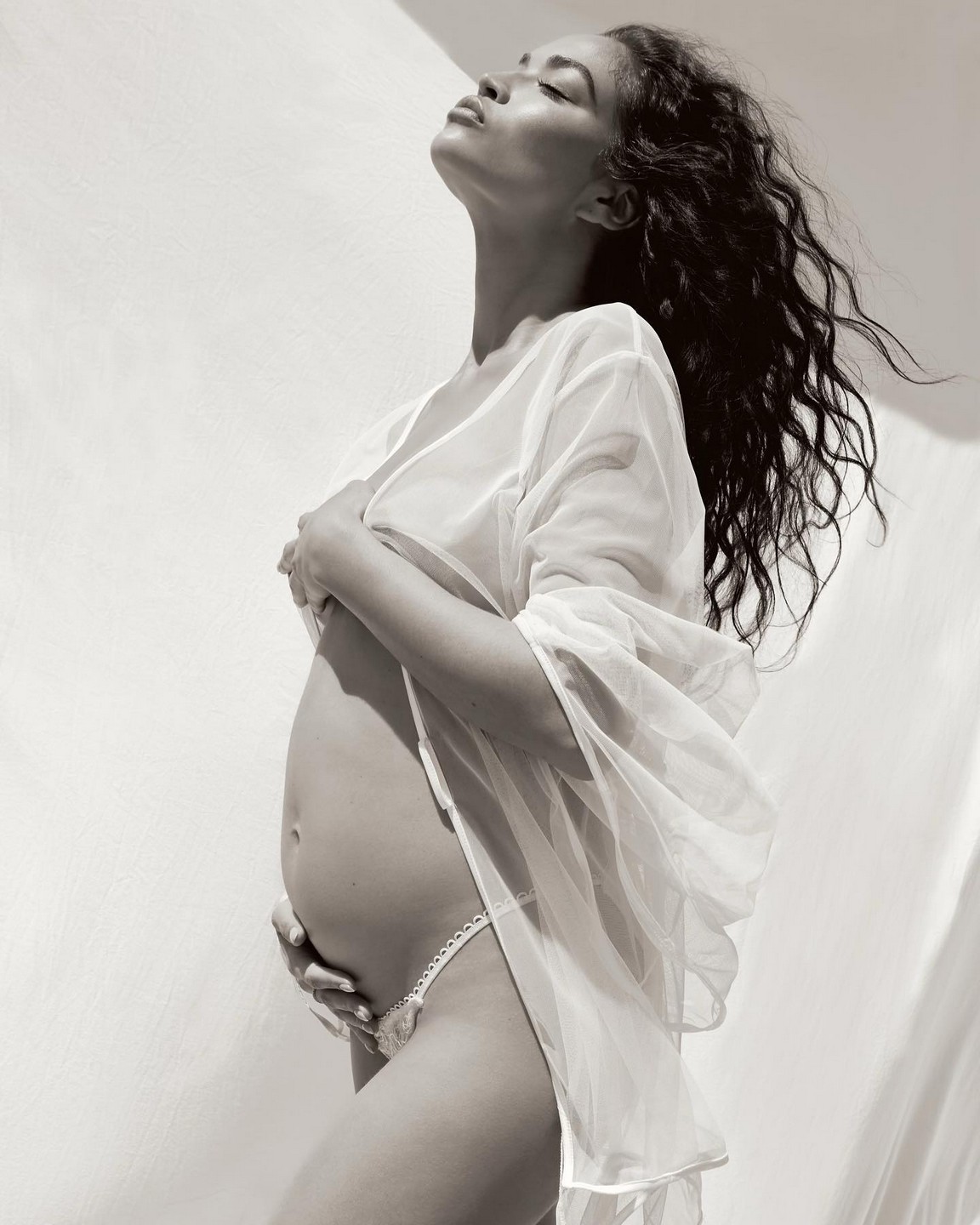 shanina-shaik-sexy-pregnant-thefappening-pro-4 Shanina Shaik Baby Bump