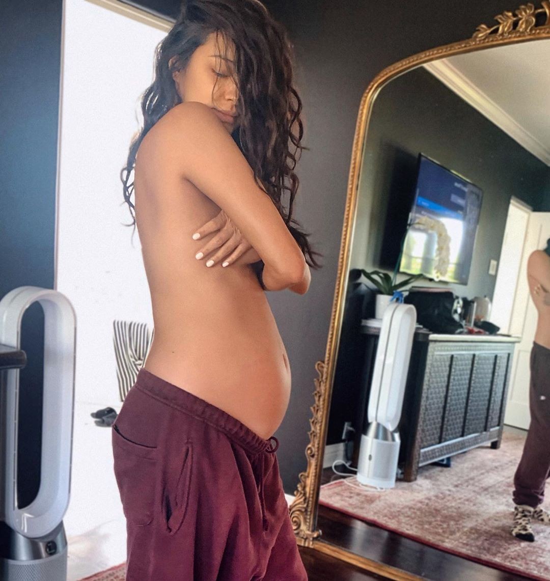 shay-mitchell-nude-sexy-43-1 Shay Mitchell Nude Selfie