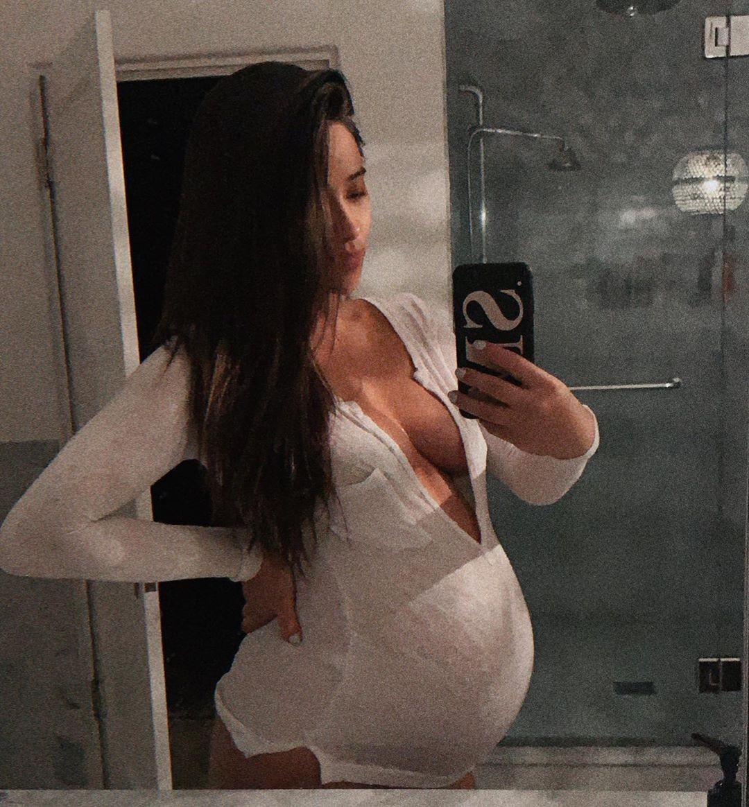 shay-mitchell-nude-sexy-45 Shay Mitchell Leaked Selfie