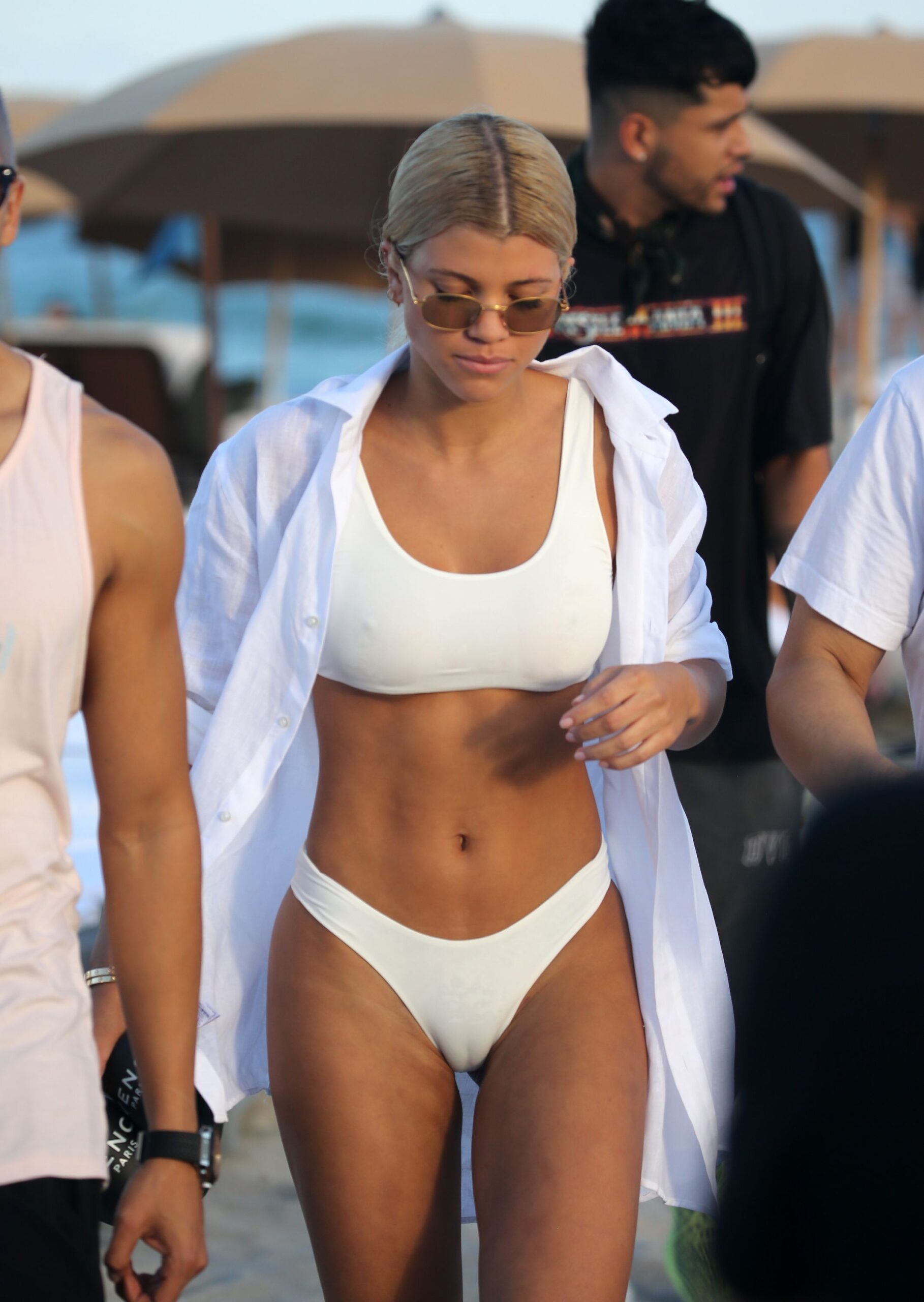 sofia-richie-cameltoe-bikini-4 sofia richie cameltoe bikini 4 scaled