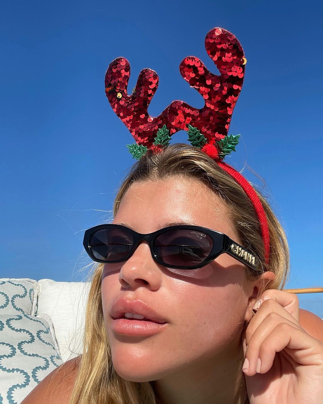 sofia-richie-sexy-winter-holidays-thefappening-cfd-9 Sofia Richie Christmas Look
