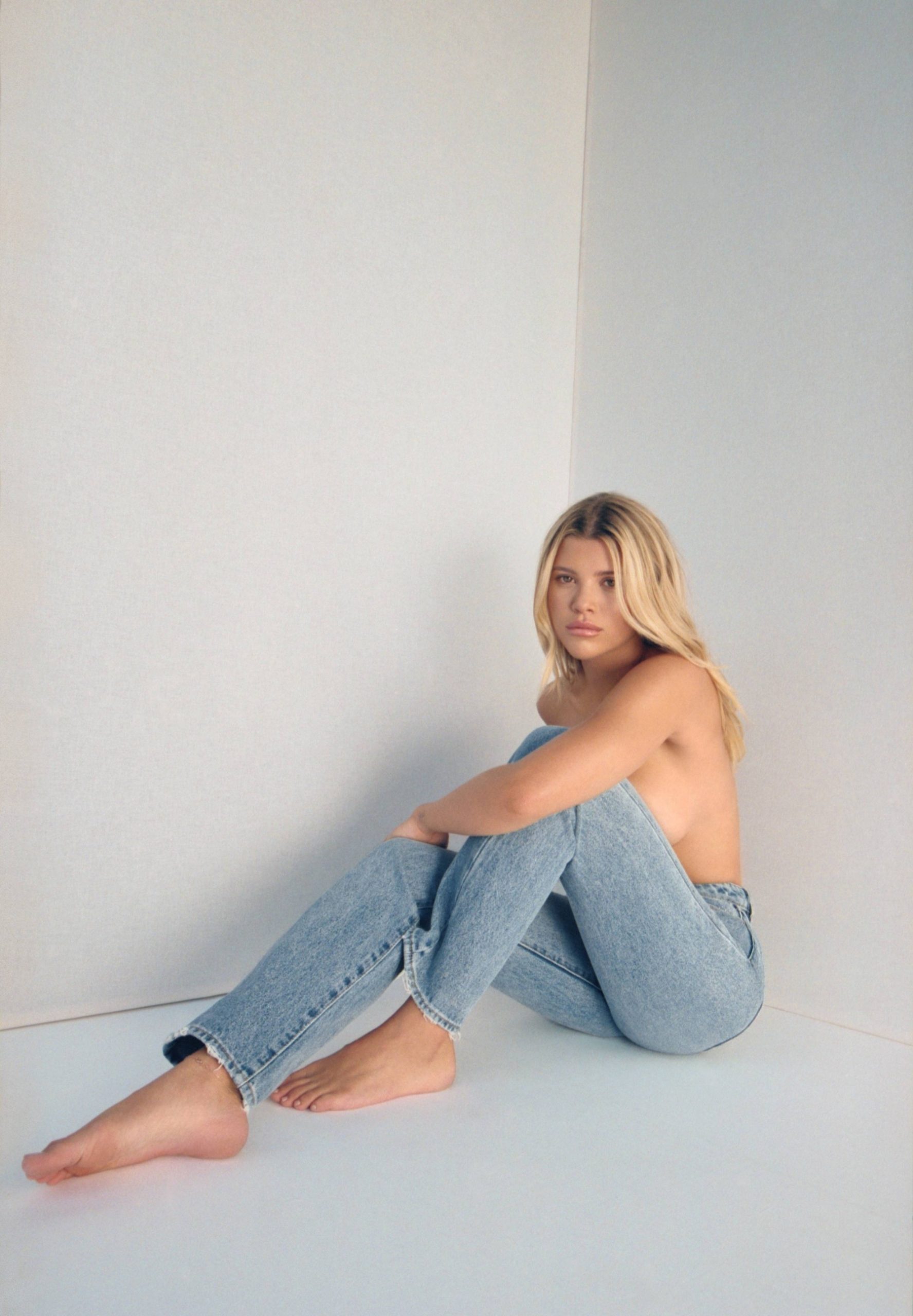 sofia-richie-topless-thefappening-cfd-21-scaled-1 Sofia Richie Topless