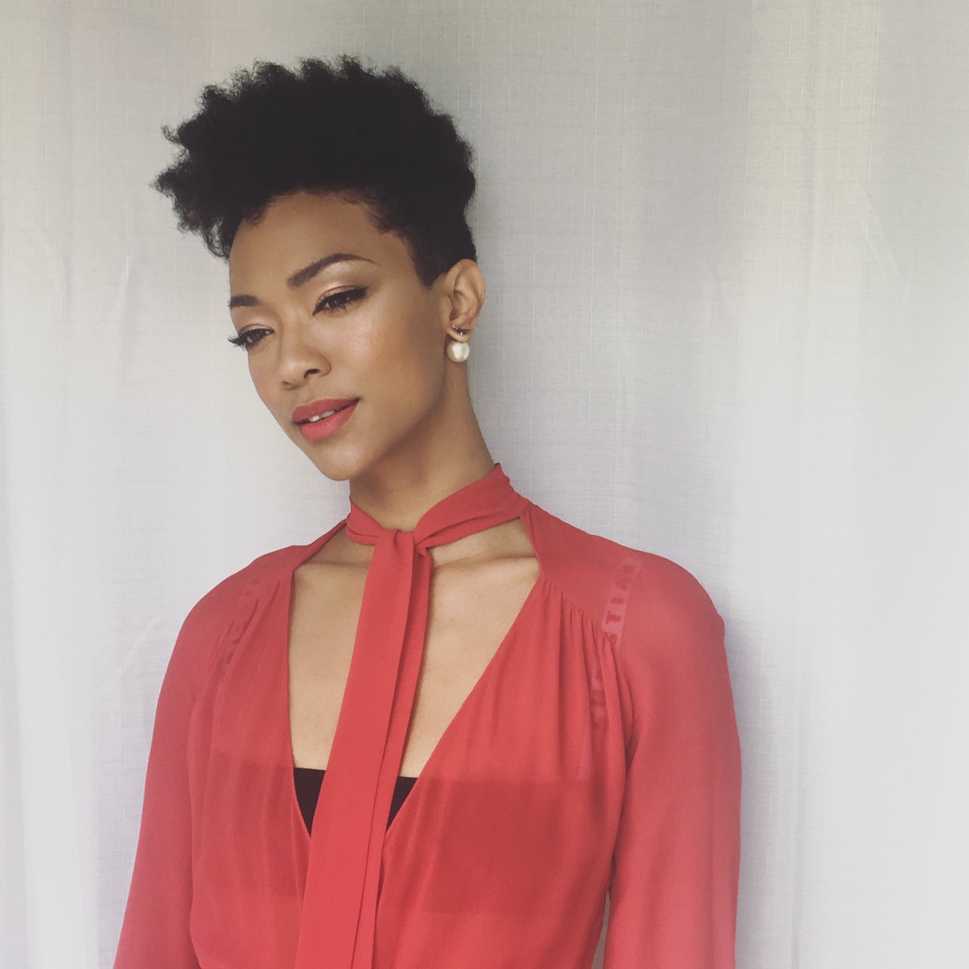 sonequa-martin-green-sexy-star-trek-22 sonequa martin green sexy star trek 22